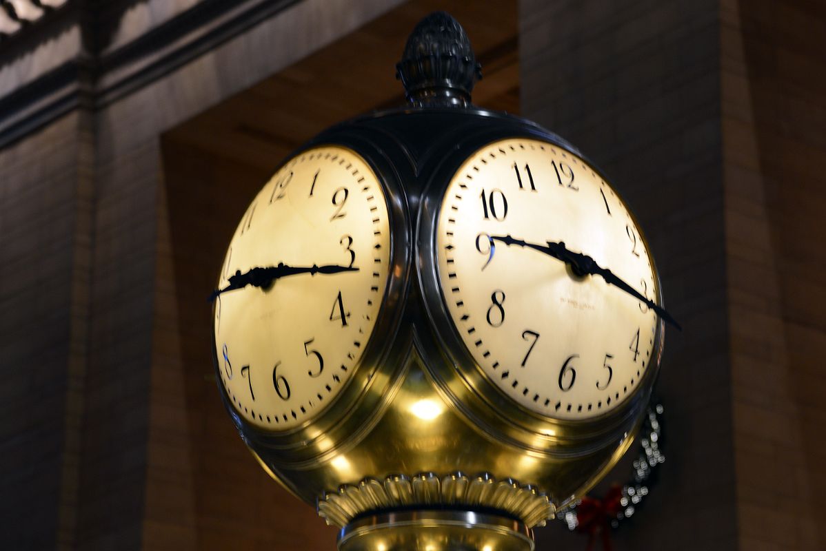 08-1 The Four-Faced Clock Close Up On Top Of The Information Booth Is Made From Opal Glass In New York City Grand Central Terminal Main Concourse